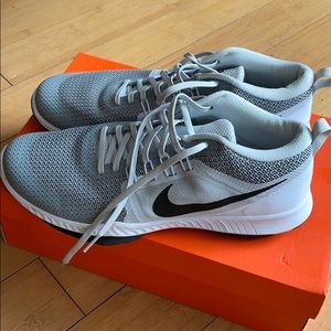 11.5 Nike tech trainers